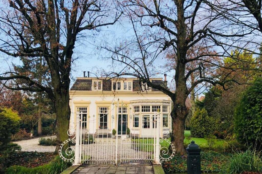 Tiny house in tuin van de statige villa Mariahof Dordrecht Buitenkant foto